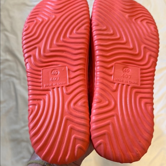 Sport Light weight Red Slip-On Mesh Water shoes. Clog style. Size 10. - Picture 7 of 8